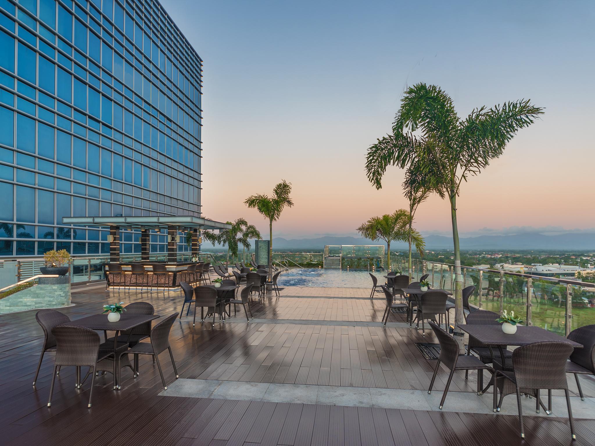 Richmonde Hotel Iloilo Экстерьер фото