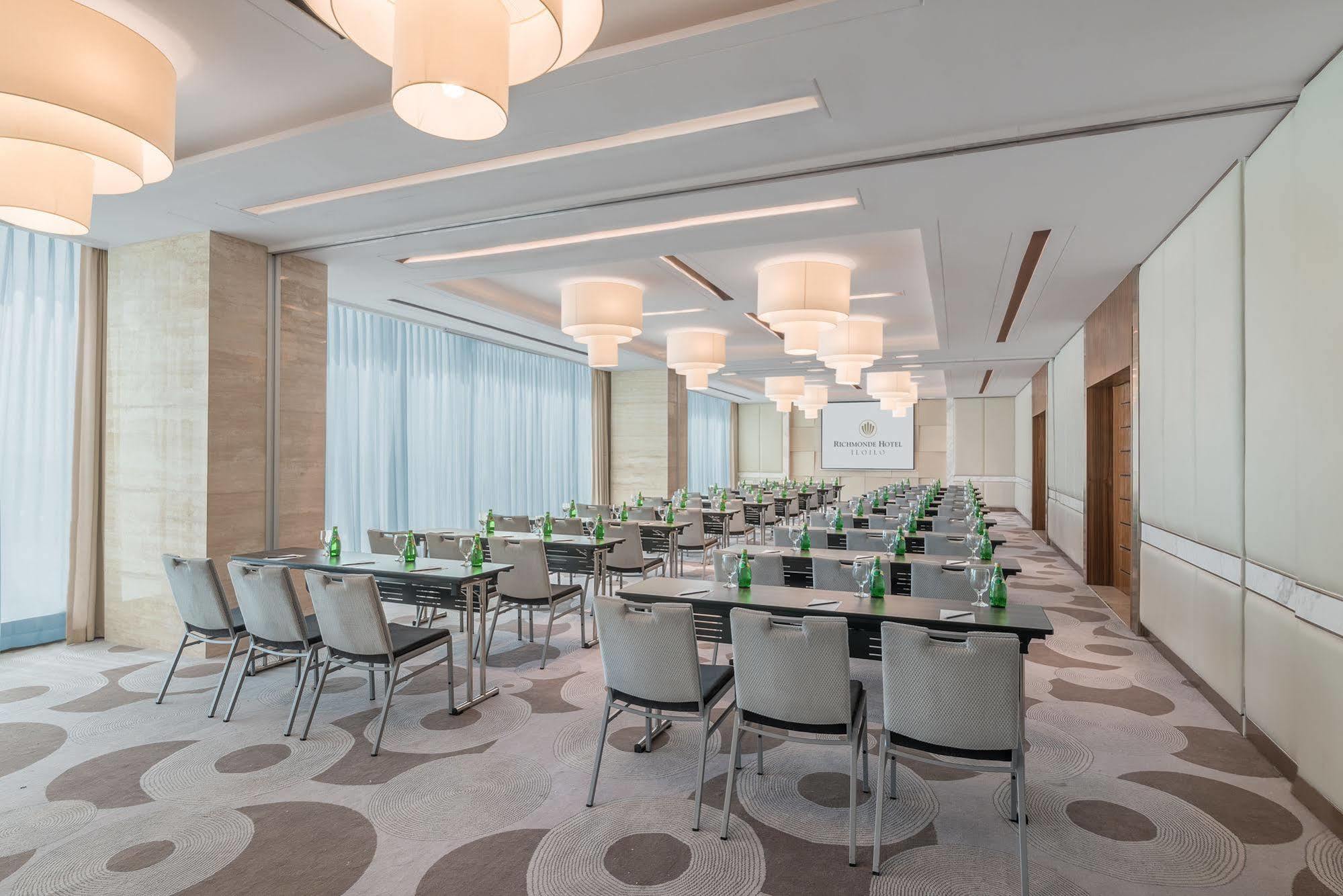 Richmonde Hotel Iloilo Экстерьер фото