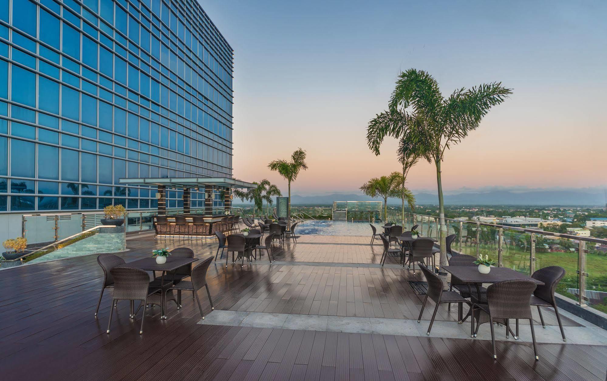 Richmonde Hotel Iloilo Экстерьер фото
